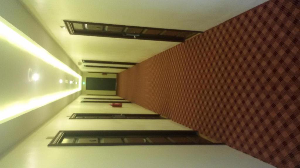 Virati Hotel Yangon Extérieur photo
