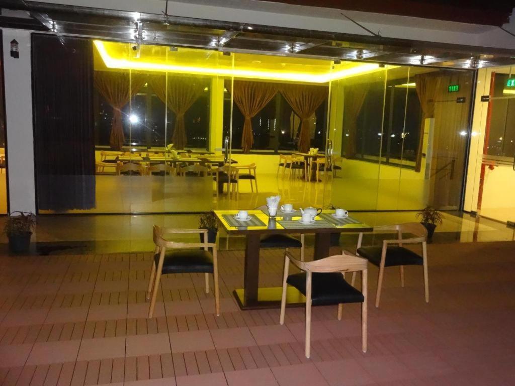 Virati Hotel Yangon Extérieur photo