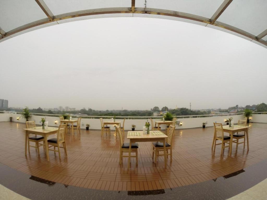 Virati Hotel Yangon Extérieur photo