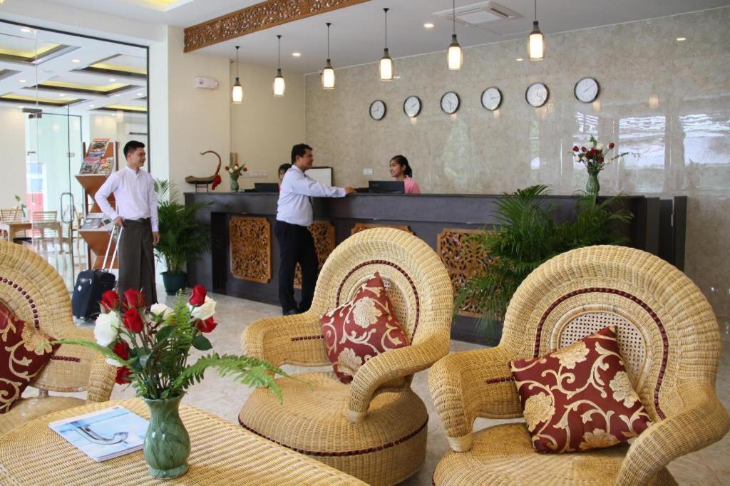 Virati Hotel Yangon Extérieur photo