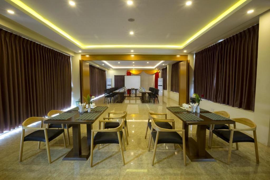 Virati Hotel Yangon Extérieur photo