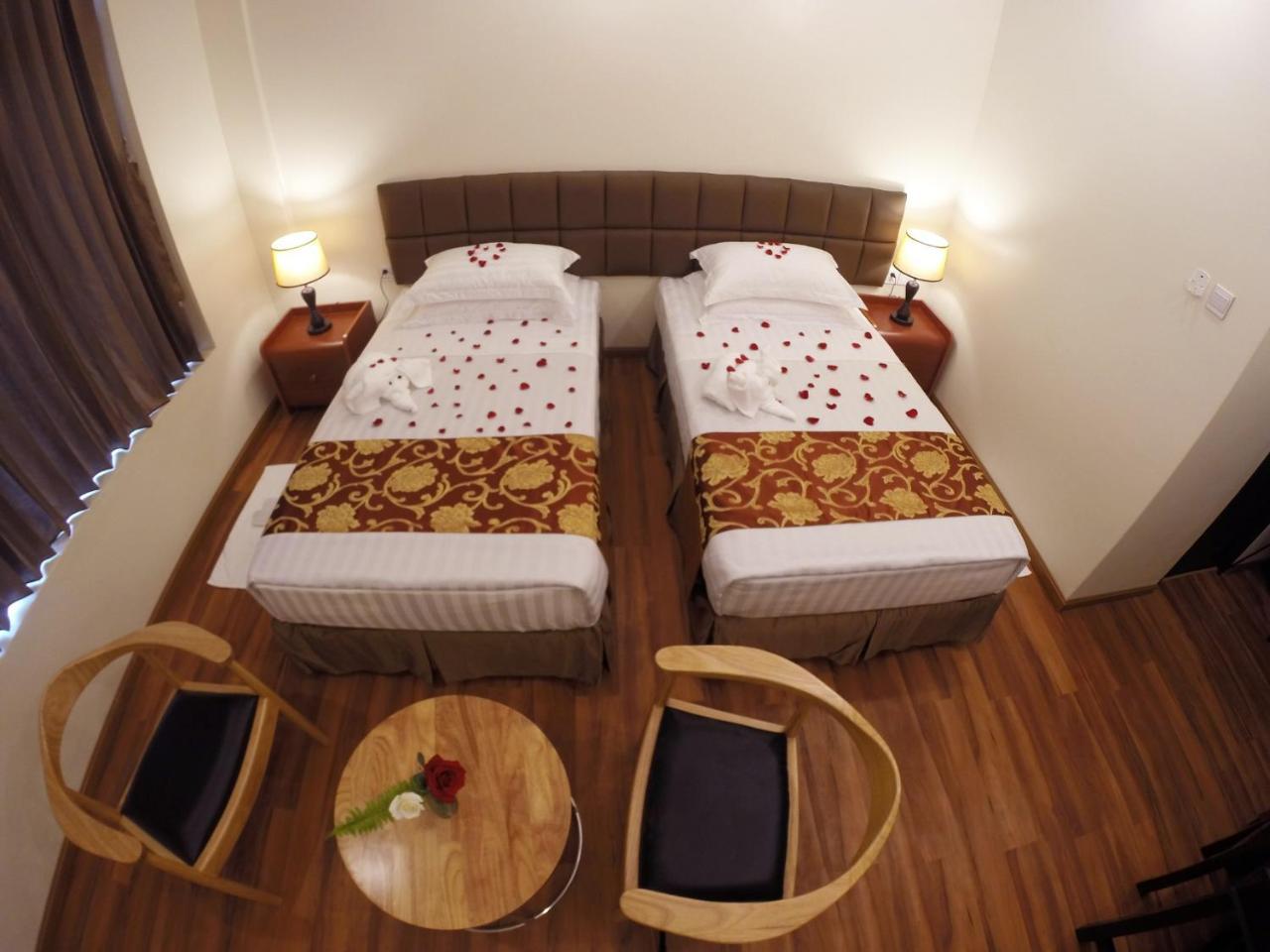 Virati Hotel Yangon Extérieur photo