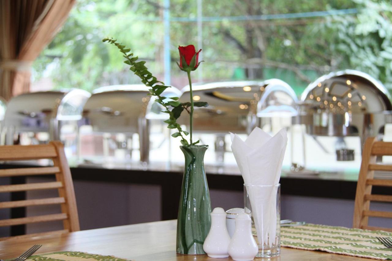 Virati Hotel Yangon Extérieur photo
