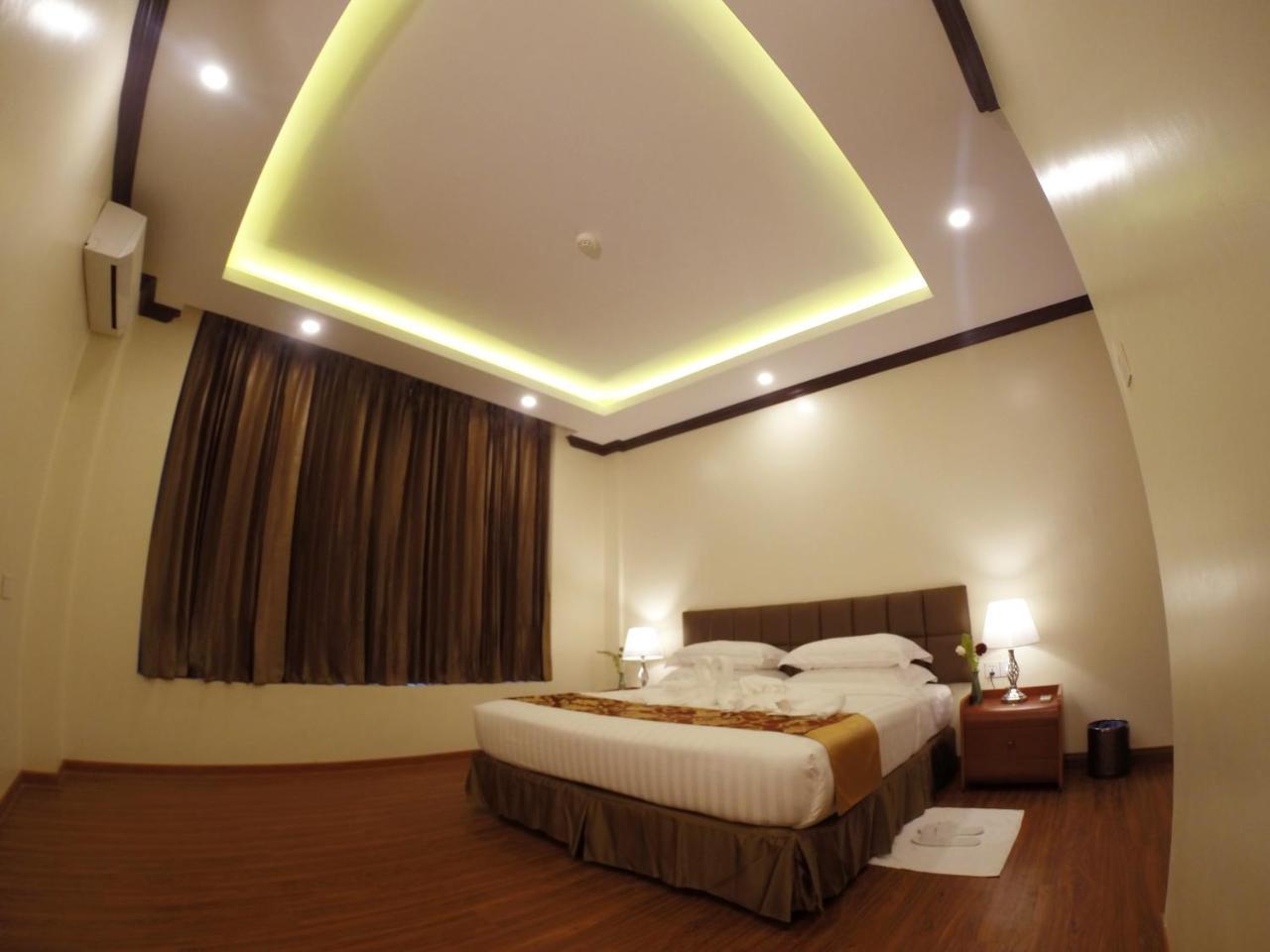 Virati Hotel Yangon Extérieur photo