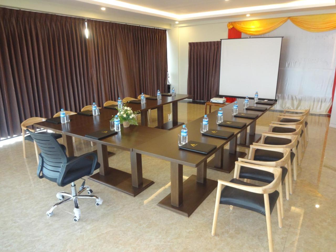 Virati Hotel Yangon Extérieur photo
