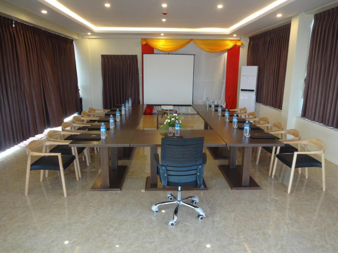 Virati Hotel Yangon Extérieur photo
