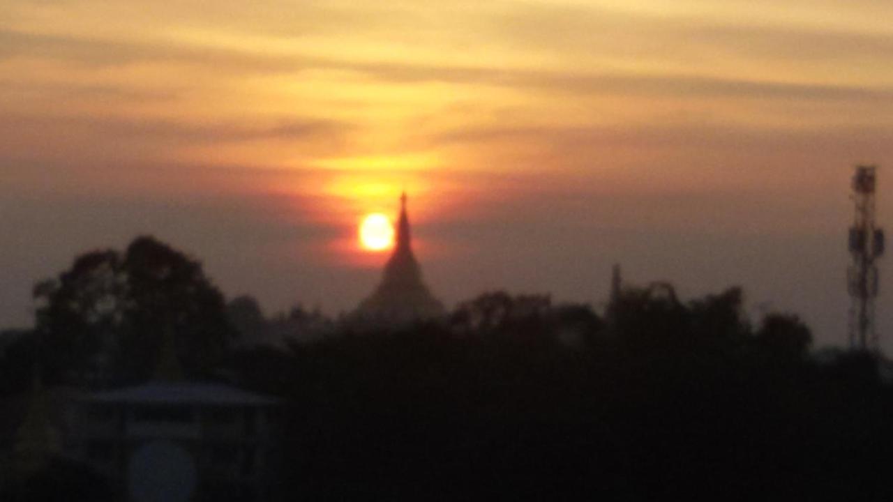 Virati Hotel Yangon Extérieur photo