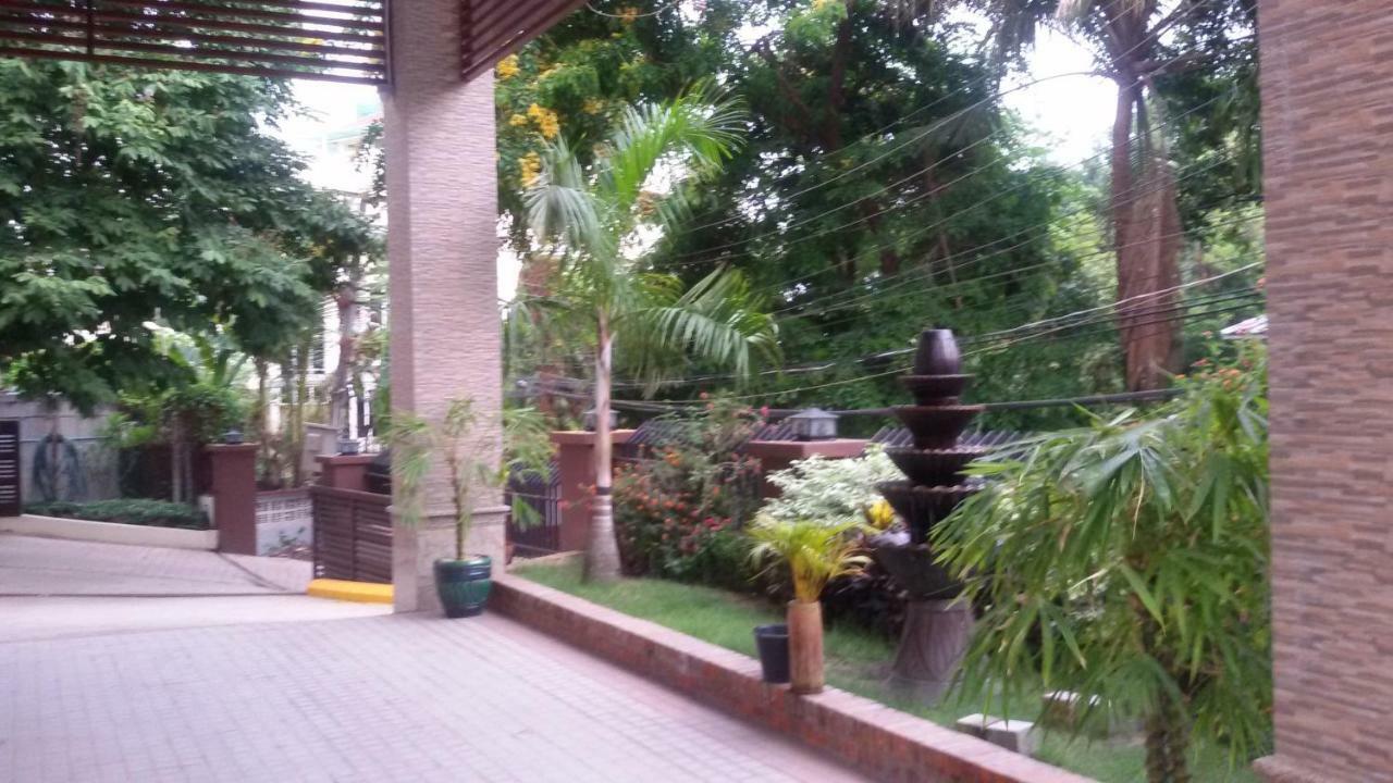 Virati Hotel Yangon Extérieur photo
