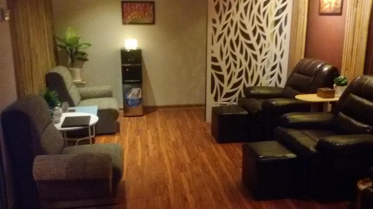 Virati Hotel Yangon Extérieur photo