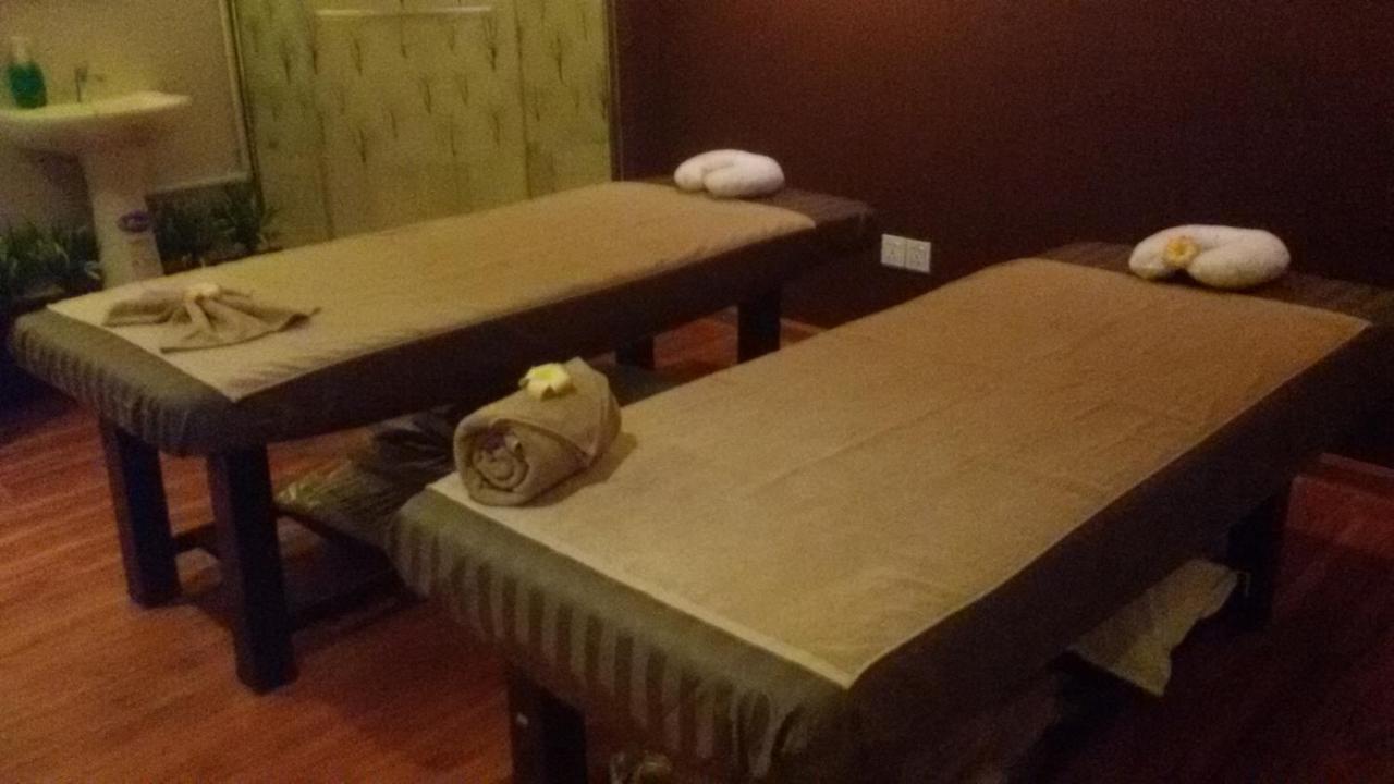 Virati Hotel Yangon Extérieur photo